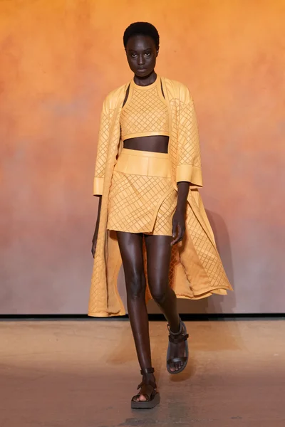 Look 32